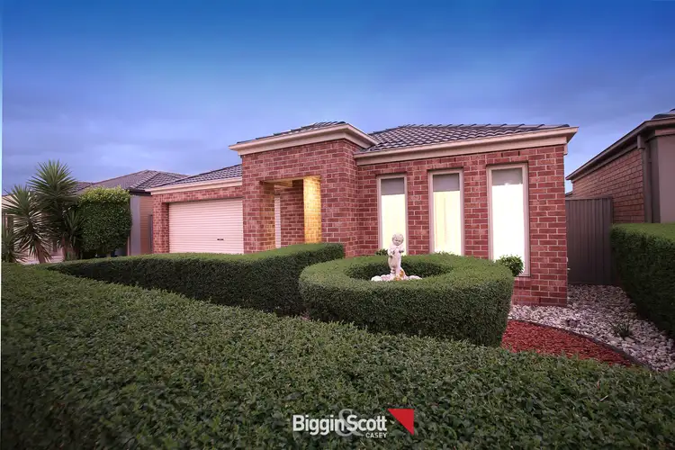 33 Avalon Crescent, Cranbourne East VIC 3977
