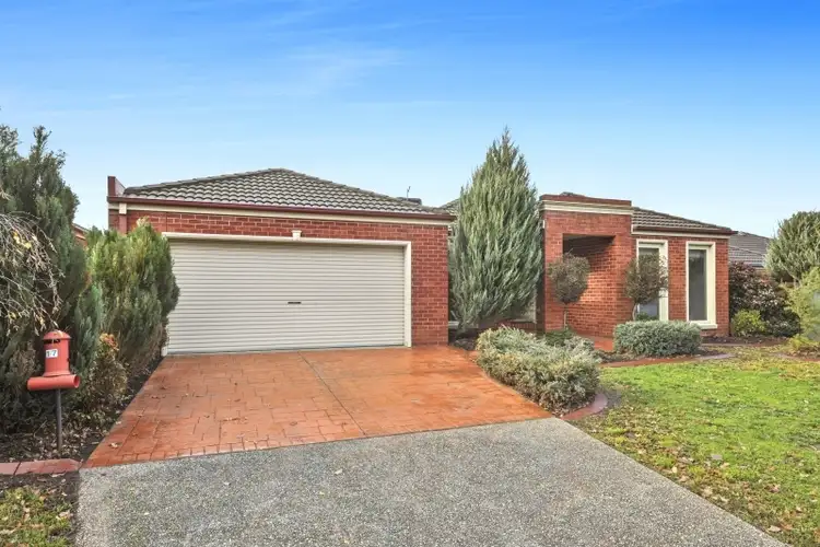 17 St Johns Wood, Lake Gardens VIC 3355