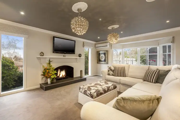 1 Chevalier Crescent, Mooroolbark VIC 3138