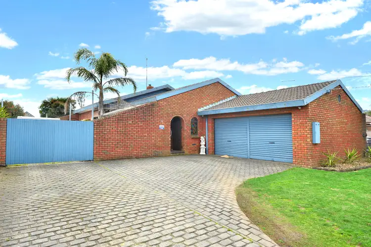 42 Langstaffe Drive, Wendouree VIC 3355