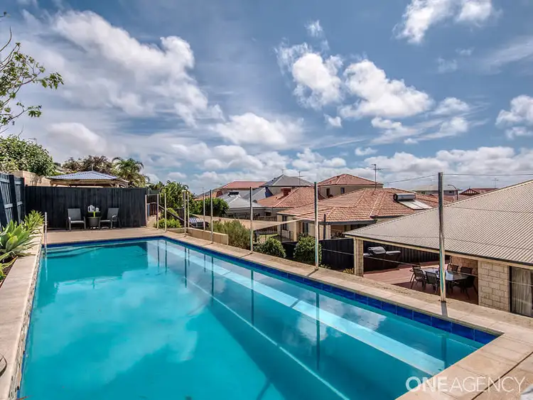 21 Hibbertia Follow, Halls Head WA 6210