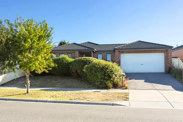 46 Bluehills Boulevard, Pakenham VIC 3810