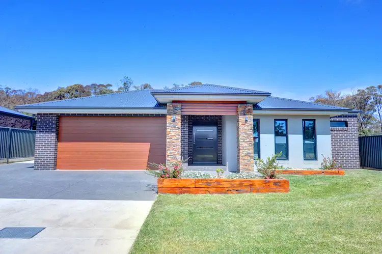 24 Greenhaven Court, Mount Clear VIC 3350
