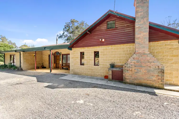 17 Forest Road, Wesburn VIC 3799