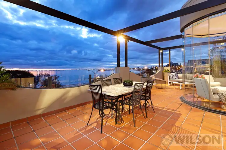 18/21 Marine Parade, St Kilda VIC 3182