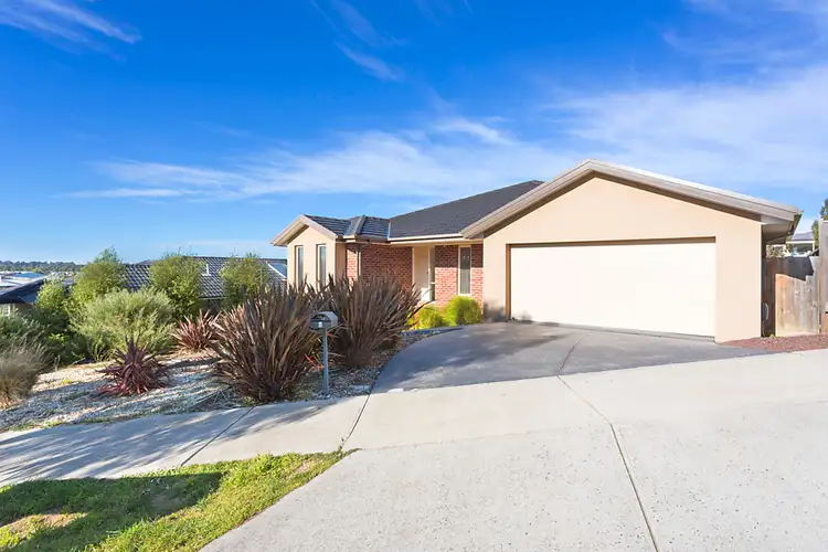 2 Hughes Road, Doreen VIC 3754