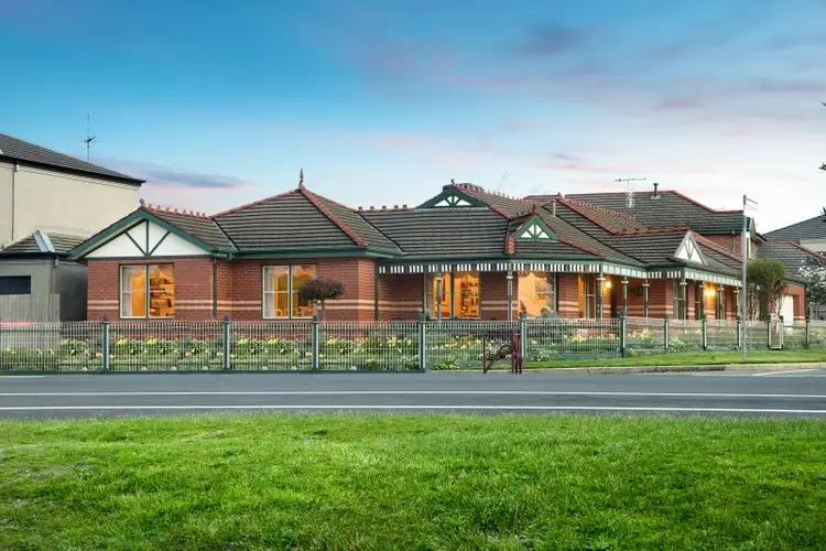 5 Wendouree Parade, Lake Wendouree VIC 3350