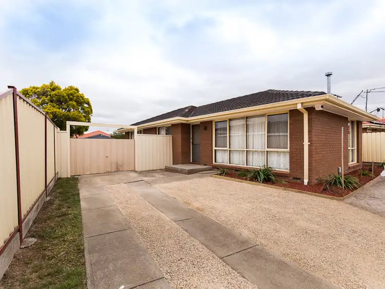 16 Aycliffe Drive, Deer Park VIC 3023