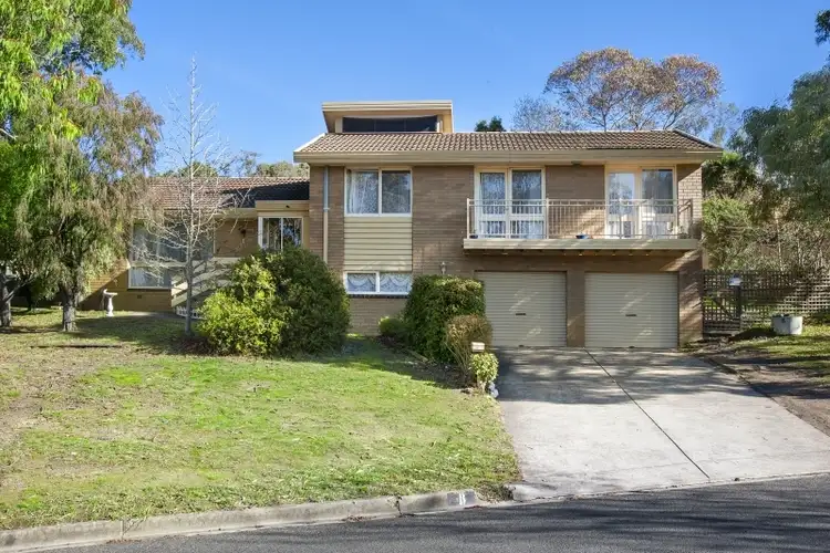 8 Mansfield Avenue, Mount Clear VIC 3350