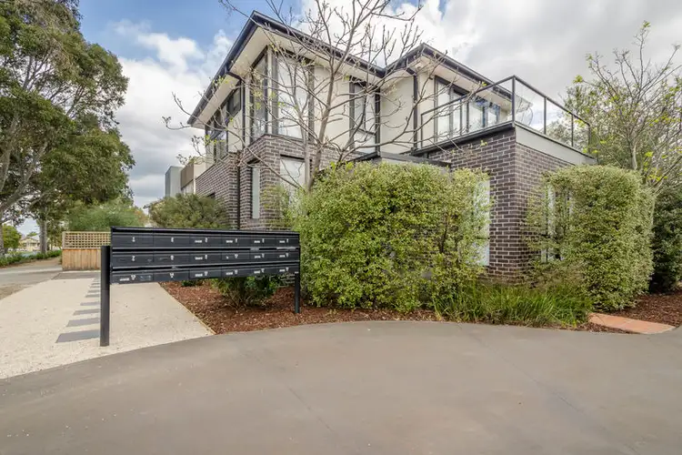 1/3 Johnston Street, Newport VIC 3015