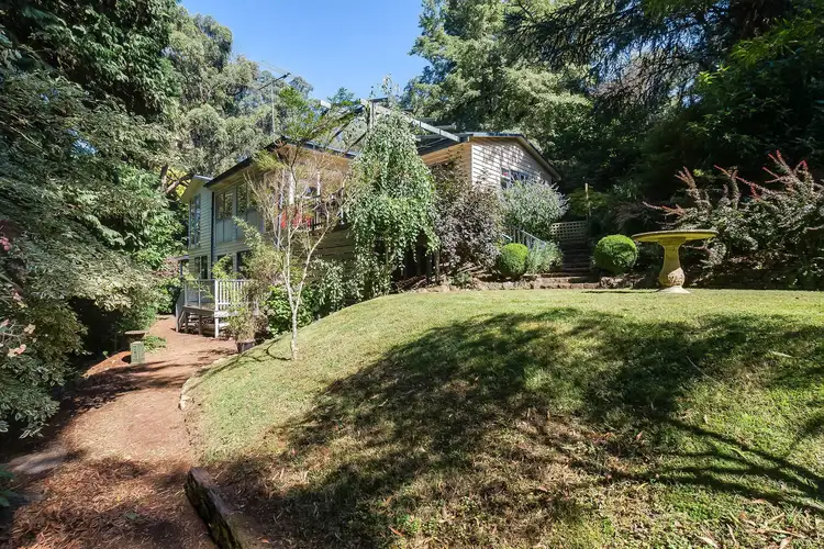 1 Woodlands Avenue, Sassafras VIC 3787