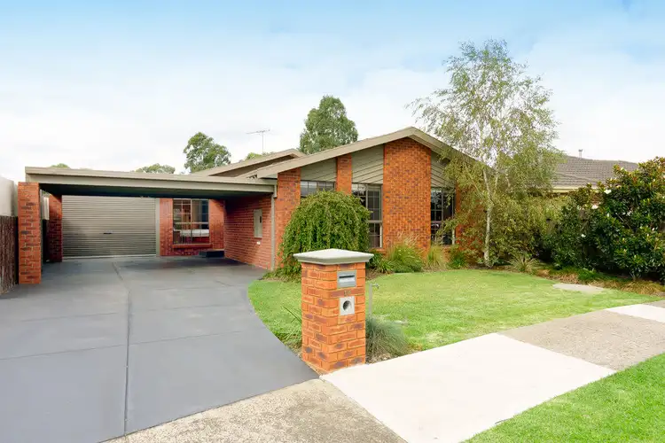 12 Hoddle Court, Mill Park VIC 3082