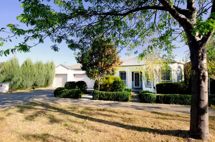 13 Faversham Avenue, Lake Gardens VIC 3355