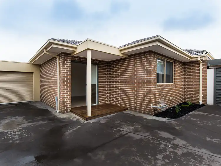 2/76 Welwyn Parade, Deer Park VIC 3023