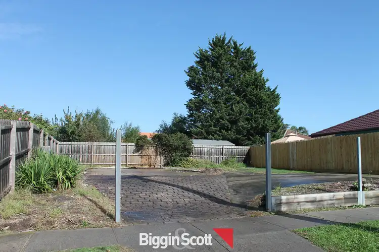 11 Chomley Street, Cranbourne VIC 3977