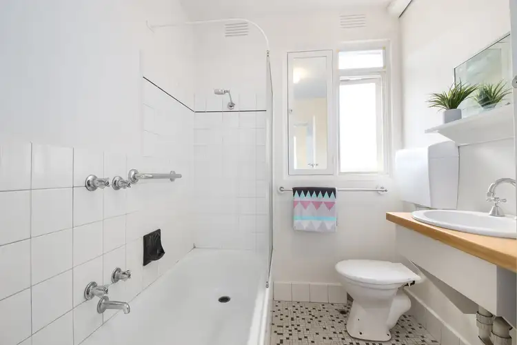 Third view of Homely apartment listing, 6/17 Oak Grove, St Kilda East VIC 3183