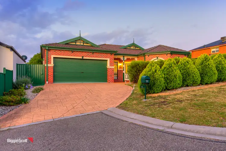 8 Astrid Court, Berwick VIC 3806