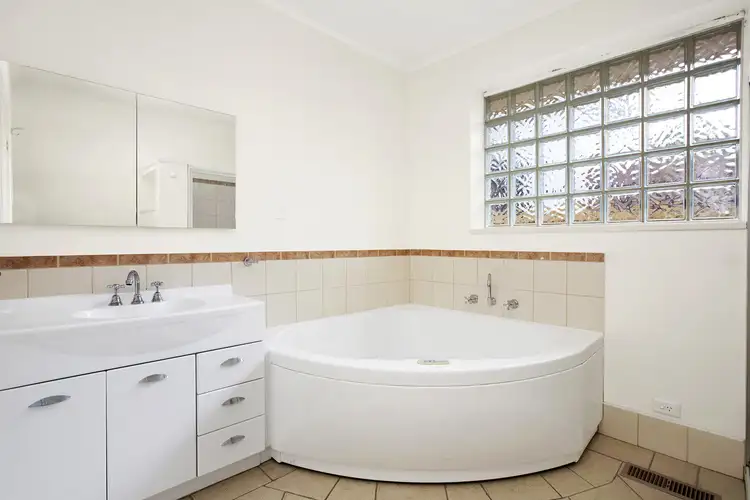 Fourth view of Homely unit listing, 5 Myrtle Court, Doncaster East VIC 3109