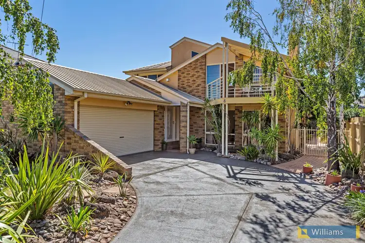 8 Den Dulk Avenue, Altona VIC 3018
