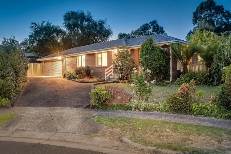 8 Dobell Place, Mooroolbark VIC 3138