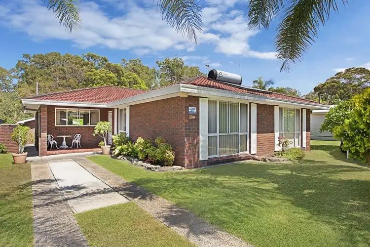 11 Lake Street, North Avoca NSW 2260