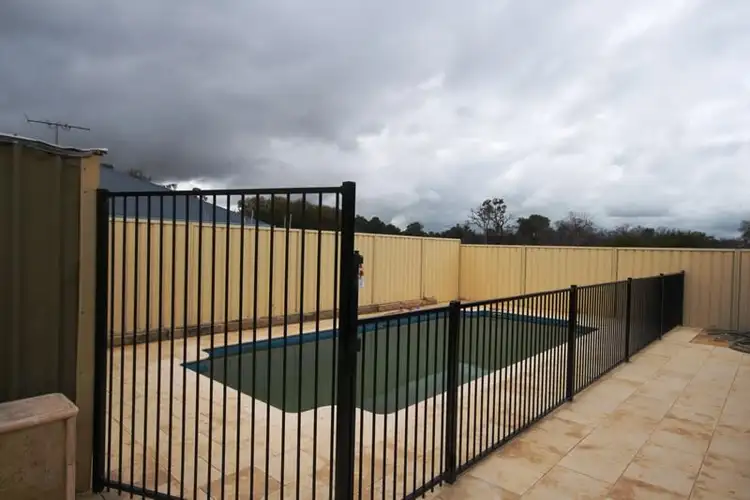 2 Snakewood Bend, Glen Iris WA 6230