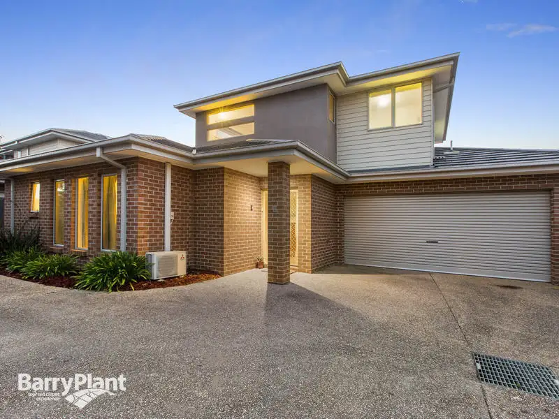 Main view of Homely townhouse listing, 2/27 Alameda Avenue, Mornington VIC 3931