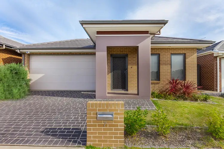 7 Darug Avenue, Glenmore Park NSW 2745