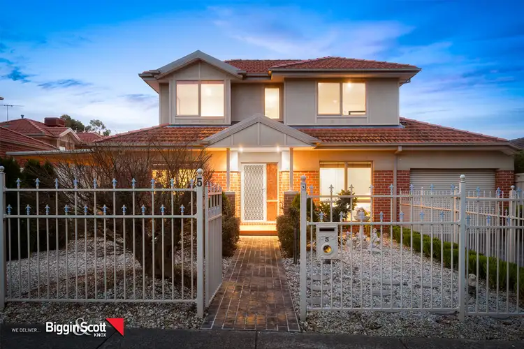 5 Travers Crescent, Burwood East VIC 3151