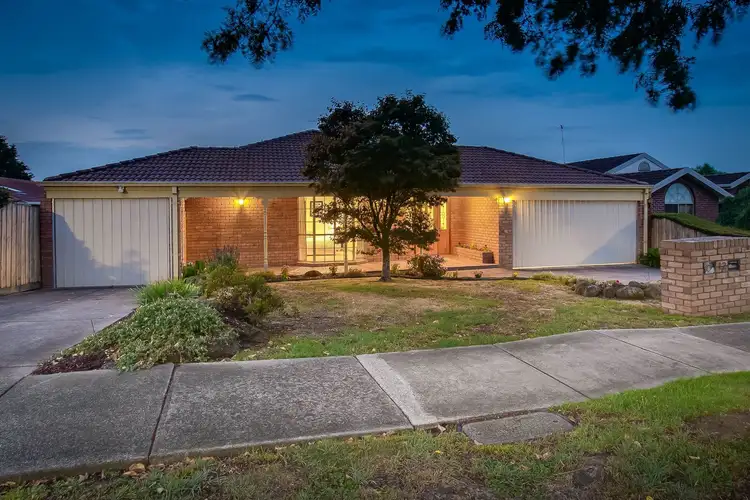 12 Greenbank Drive, Mooroolbark VIC 3138