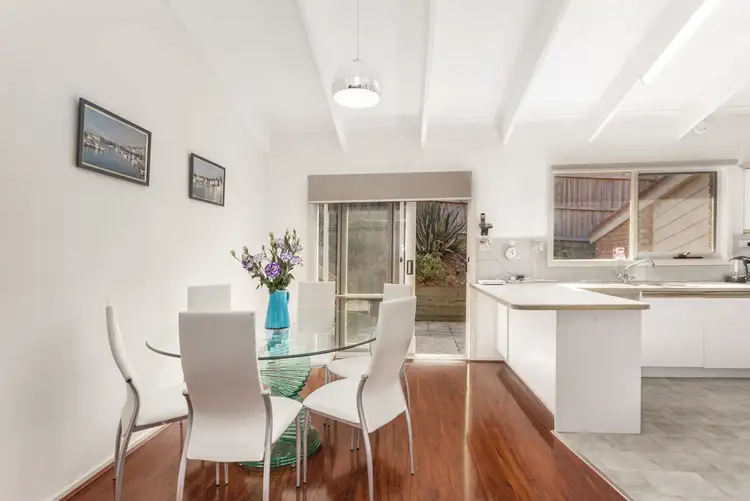 2/33 Wooddale Grove, Donvale VIC 3111