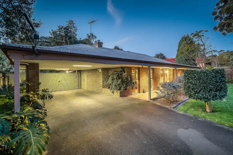 33 Gladesville Drive, Kilsyth VIC 3137