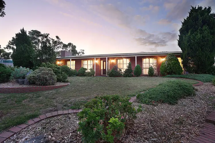 2 Connie Court, Cranbourne VIC 3977
