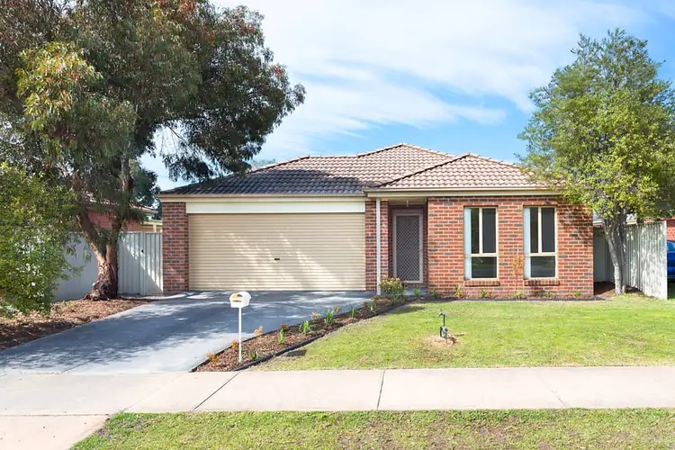 53 Oaklands Way, Pakenham VIC 3810