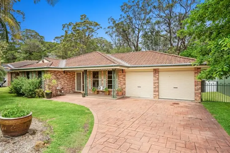 7 Lauren Close, Green Point NSW 2251