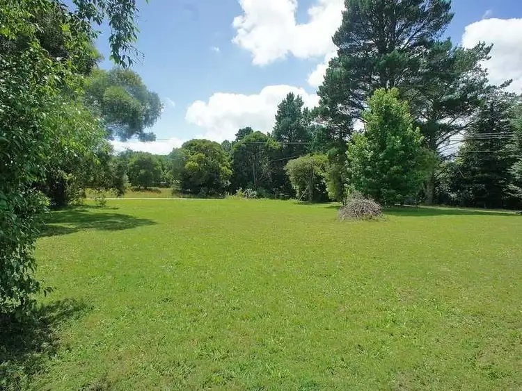 2 Lawn Avenue, Robertson NSW 2577