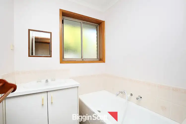 Fifth view of Homely house listing, 2 Jacinta Drive, Cranbourne West VIC 3977