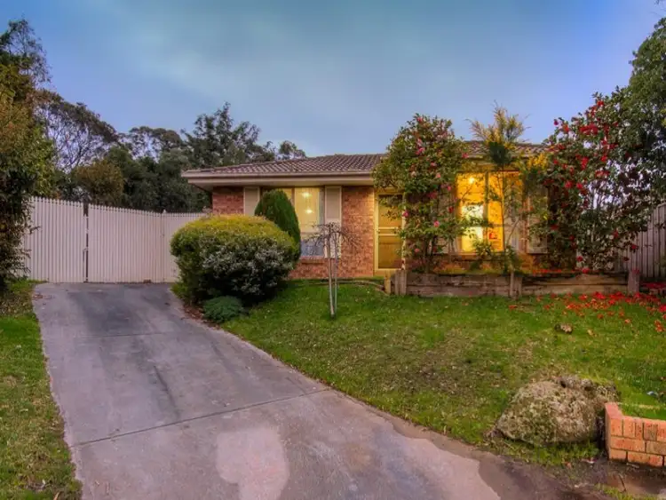 4 Iris Close, Cranbourne North VIC 3977