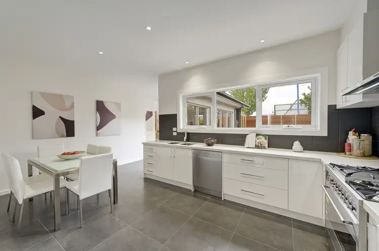Fourth view of Homely townhouse listing, 2/114 Thompsons Road, Bulleen VIC 3105