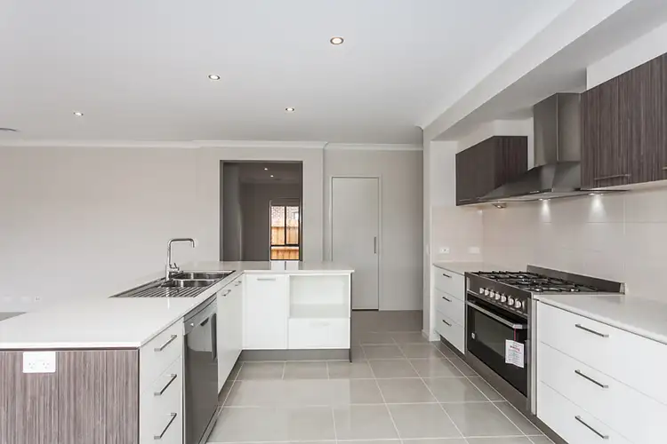 Sixth view of Homely house listing, 32 Bridgewater Circuit, Armstrong Creek VIC 3217