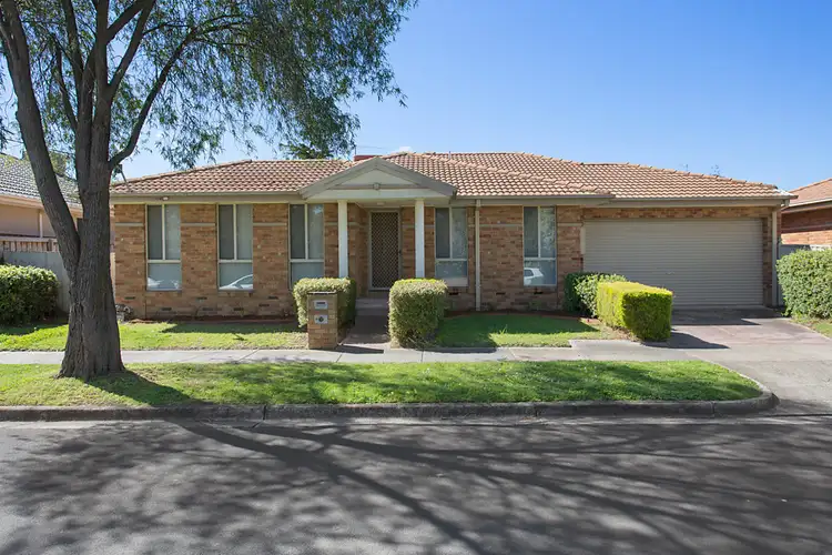 8 Carmel Avenue, Mount Waverley VIC 3149