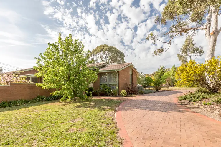 5 McBeath Place, Kambah ACT 2902