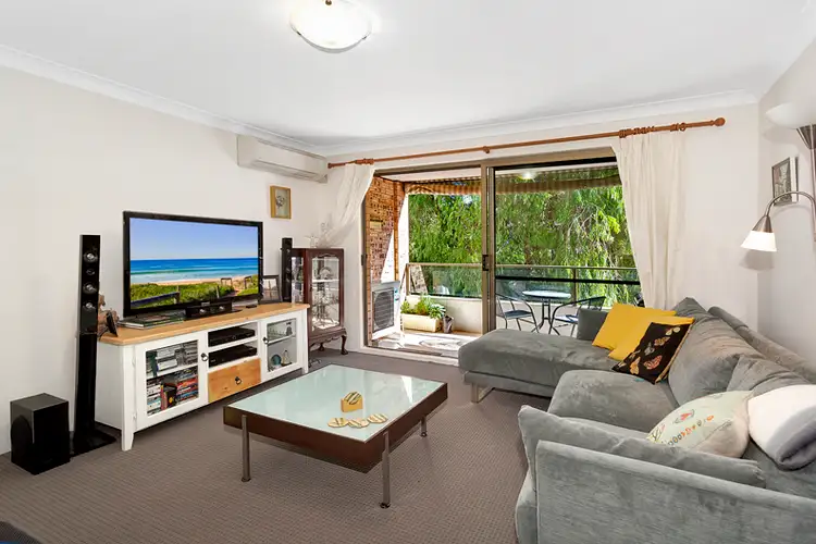 Main view of Homely unit listing, 18/1 Robertson Street, Narrabeen NSW 2101