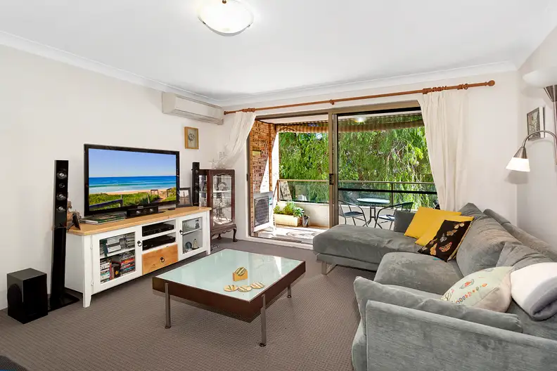 Main view of Homely unit listing, 18/1 Robertson Street, Narrabeen NSW 2101