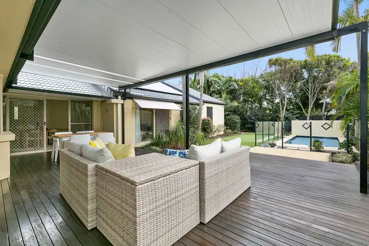 25 Wavecrest Drive, Castaways Beach QLD 4567