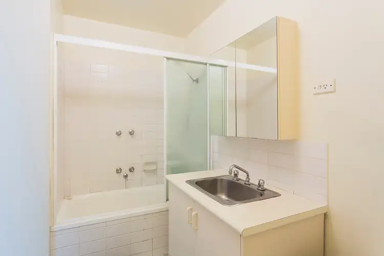 Fifth view of Homely apartment listing, A2/335 Abbotsford Street, North Melbourne VIC 3051