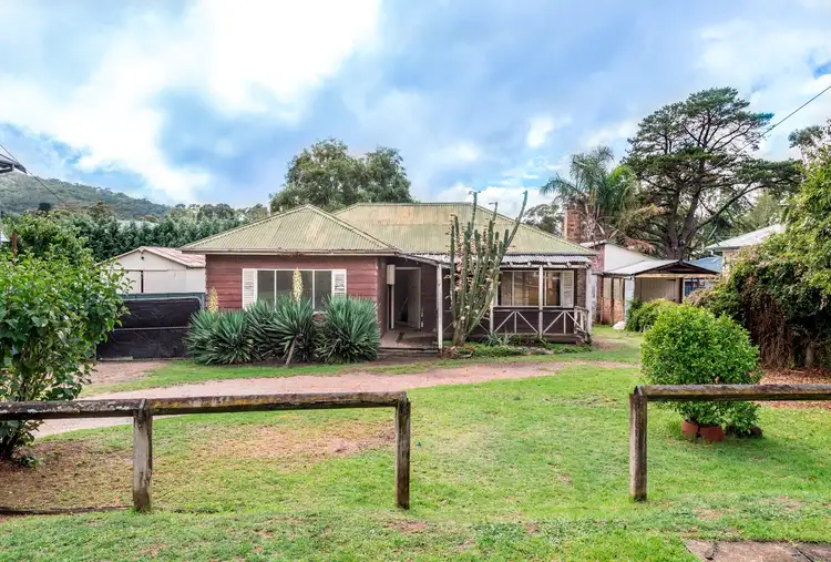 18 Henderson Avenue, Mittagong NSW 2575