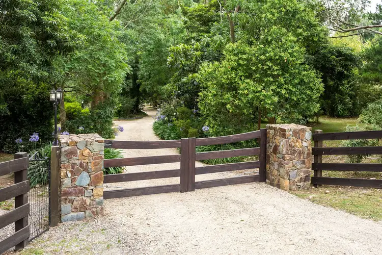229 Glenfern Road, Upwey VIC 3158