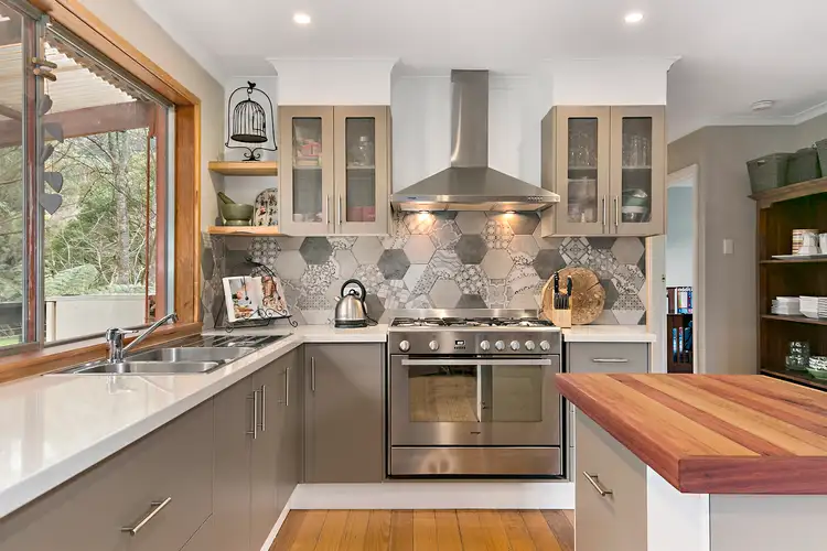 6 Shirley Avenue, Warburton VIC 3799