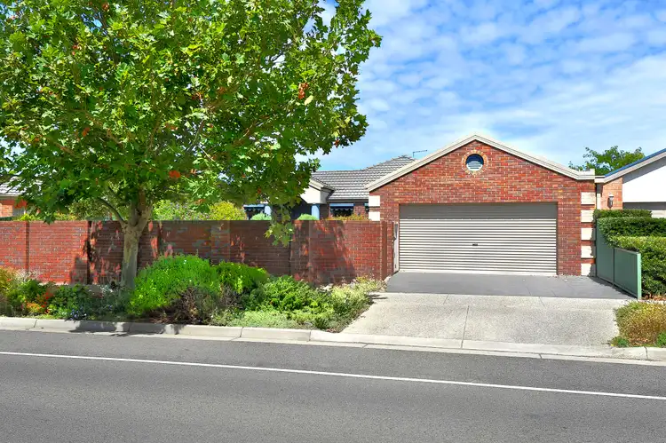 33 Lake Gardens Avenue, Lake Gardens VIC 3355